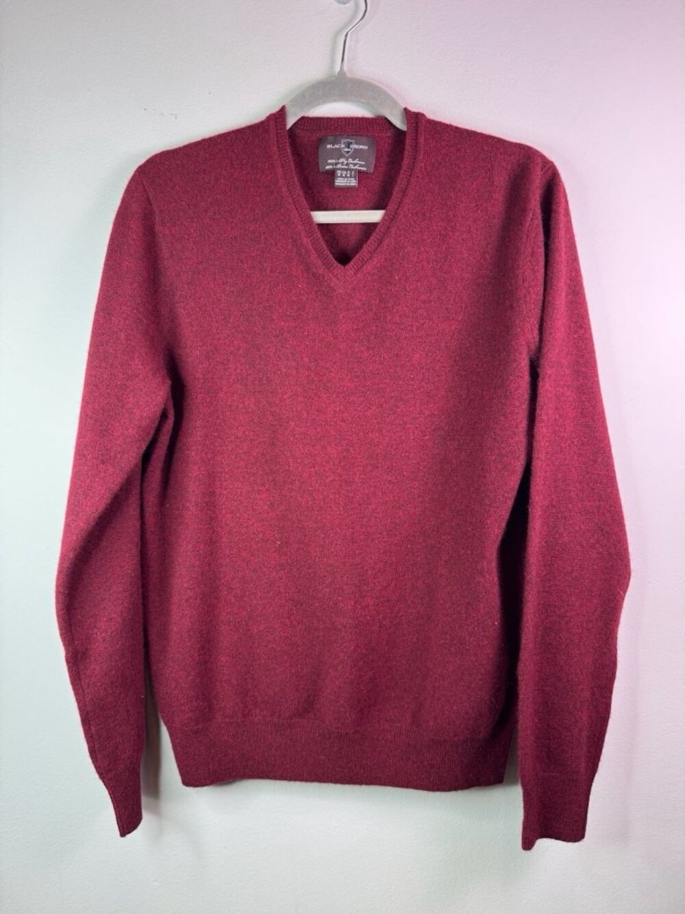 Black Brown 1826 Sweater Mens Medium Red V Neck 100% Cashmere Knit Pullover